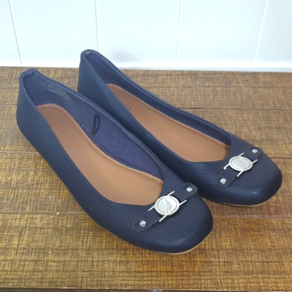 EUC Nautica Slip On Shoes With Gold Accent